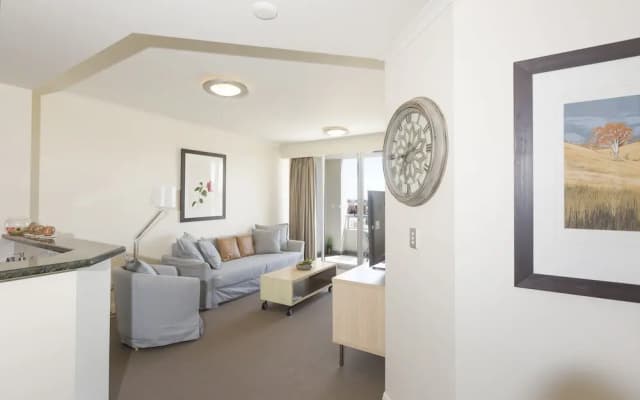 Stunning 2 Bedroom Apartment - photo 5