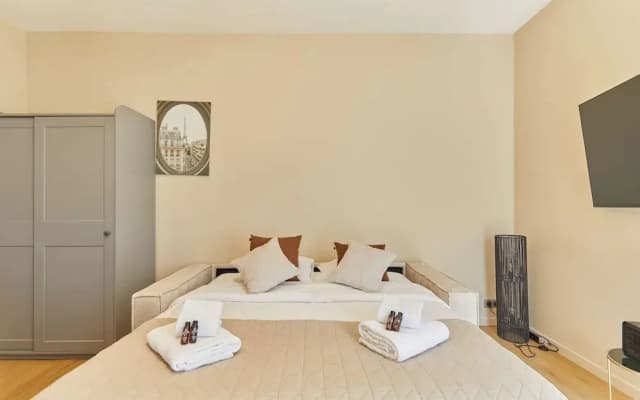 Bright Modern Studio Near the Seine Paris 16 - photo 2