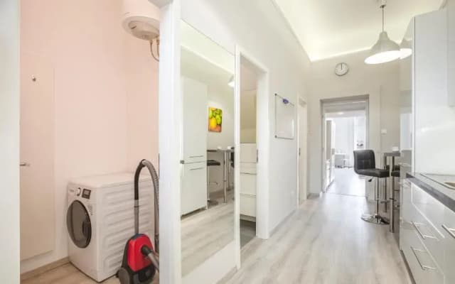 Kings Cross Apartment - photo 2