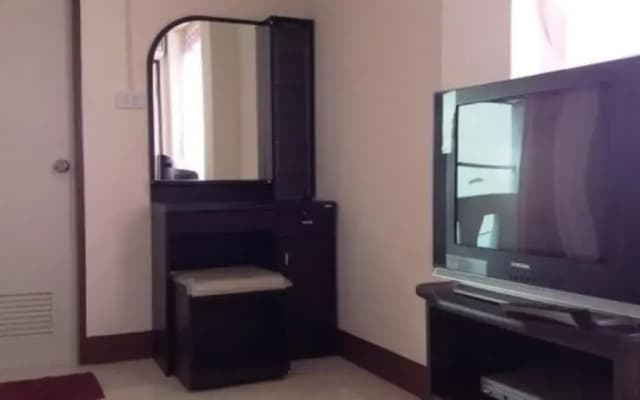 Kittiporn Apartment - photo 4