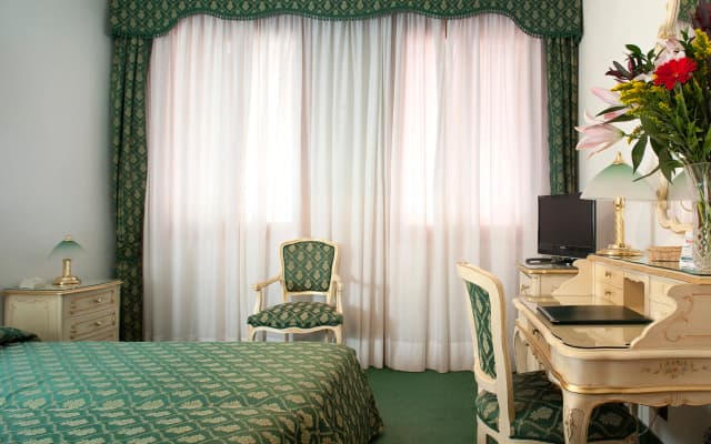 Albergo Commercio e Pellegrino - photo 3