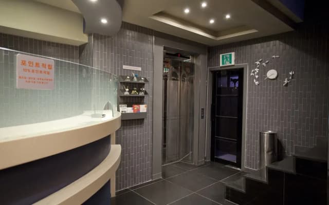 MW Hotel - photo 5
