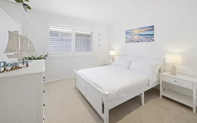 Spacious 4-bed Home Near Avalon Beach - photo 3