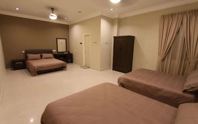 Ian's De Splendid Home - photo 3