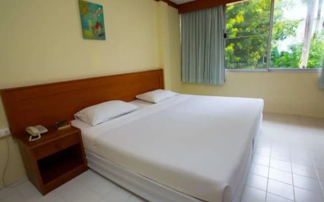 OYO 320 Regent 2002 Guest House - photo 5