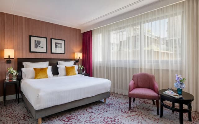 Warwick Champs-Elysées Hotel - photo 2