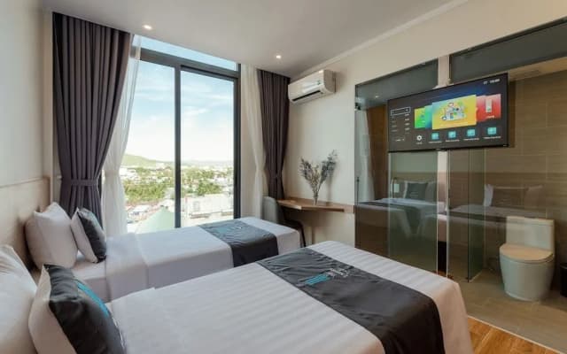 The Empire Hotel - photo 2