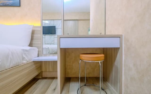 Elegant Studio (No Kitchen) Apartment at Green Bay Pluit - photo 5