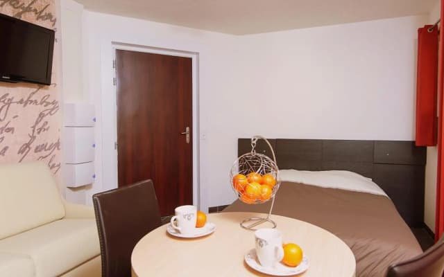 Villa Serafina Apartments - photo 2