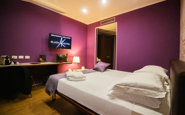 Black Hotel - photo 3
