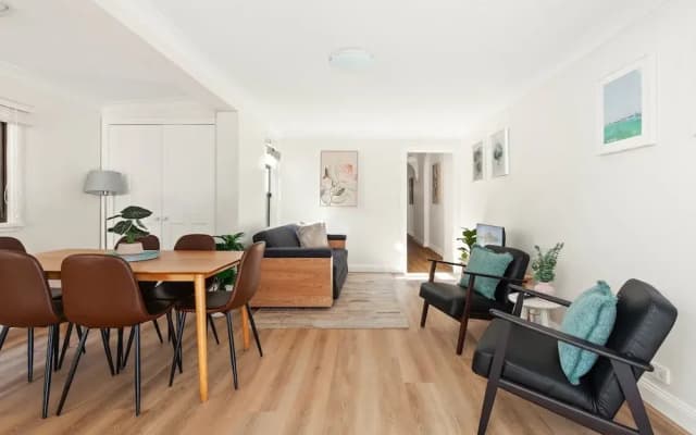 Stylish 2-bed House in Leichhardt - photo 4