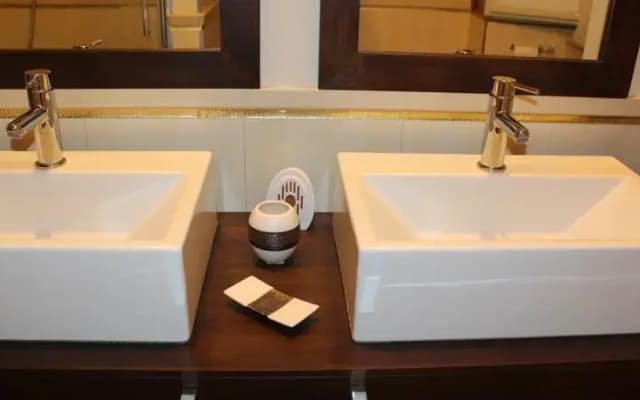 St. Peter Luxury Inn - photo 2
