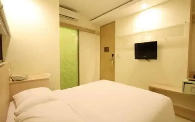 Grandmas Plus Hotel Seminyak - photo 4