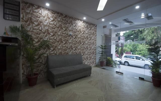 Hotel Apra Inn - photo 2