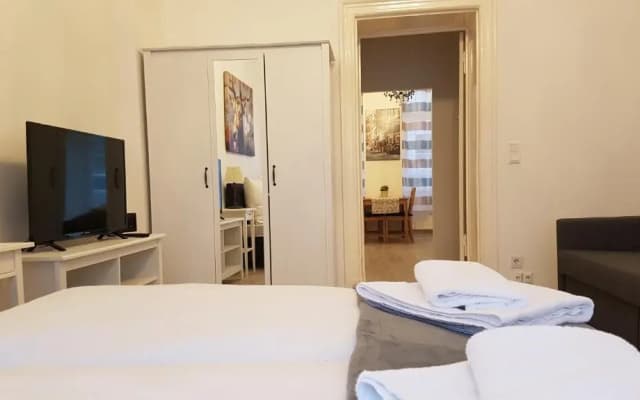 City Apartment, good location, 5 guests - photo 3