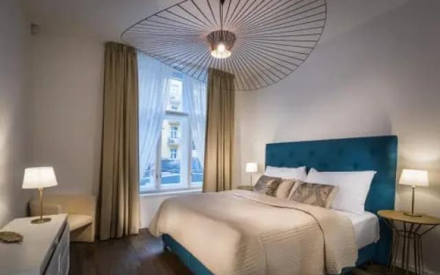 Luxury Modern Designed Oldtown Apartment - photo 4