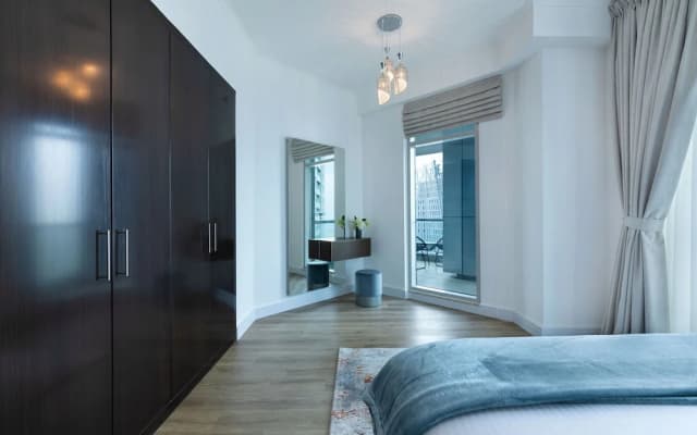 Maison Privee - High-Floor Trendy Apt w/ Marina, Palm & Ocean Vws - photo 4