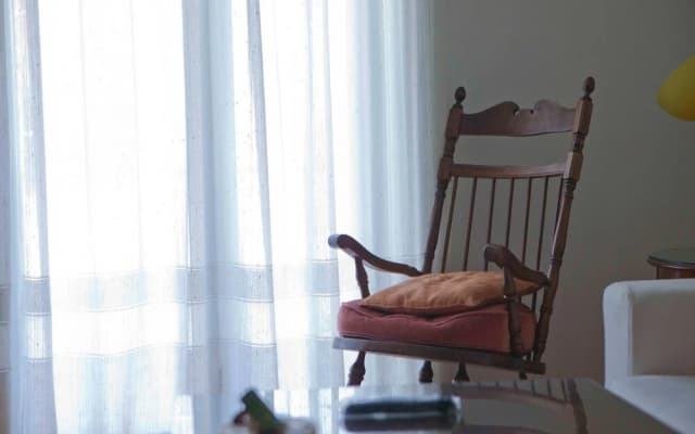 Warm & Homely Ambience in Spacious Apartment - photo 2