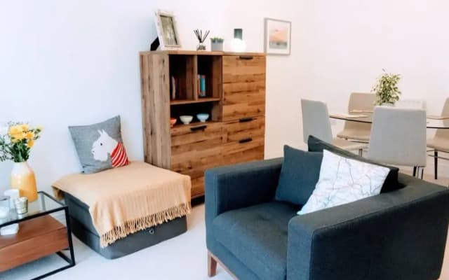 1 Bedroom Apartment With Free Parking Sleeps 2 in City Centre - photo 2