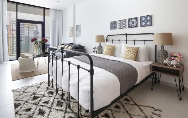 Stunning Studio w/ Burj Khalifa View! - photo 4