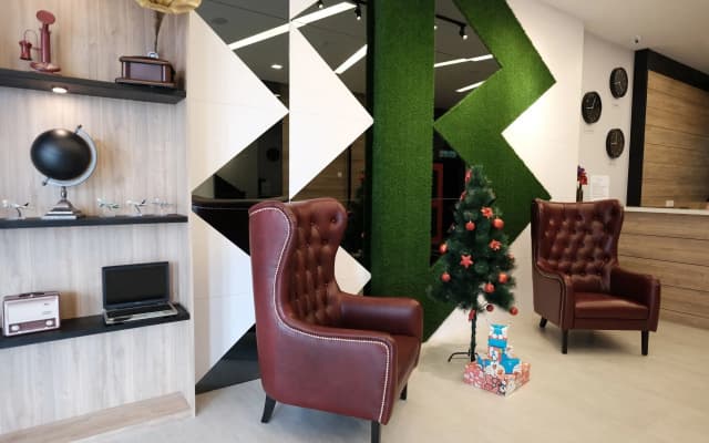 B Lot Hotel - photo 2