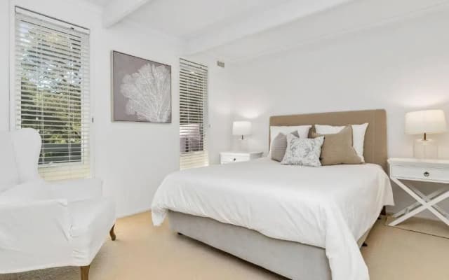 Classic Beach House With Tree Top Views - photo 3