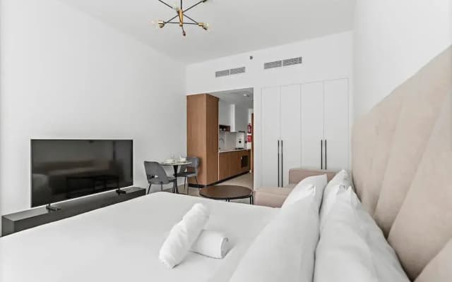 Modern Studio in Al Furjan With Pool and gym - photo 2