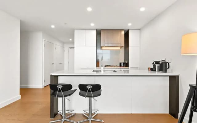 Chic 1-bed With Pool by River, Ferry & Amenities - photo 2