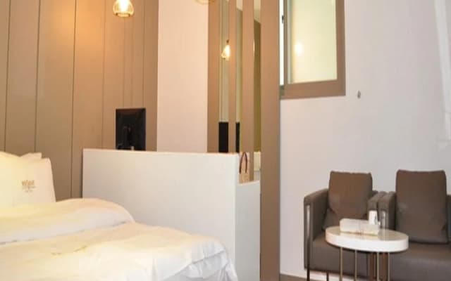 Regent Hotel - photo 5