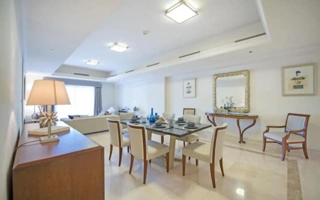 Luxurious 3BR Townhouse with Maid's & Private Pool in Palm Jumeirah - photo 3