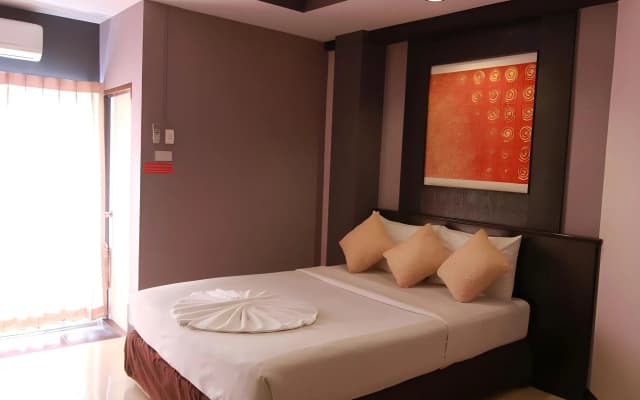 Grand Pinnacle Hotel - photo 2