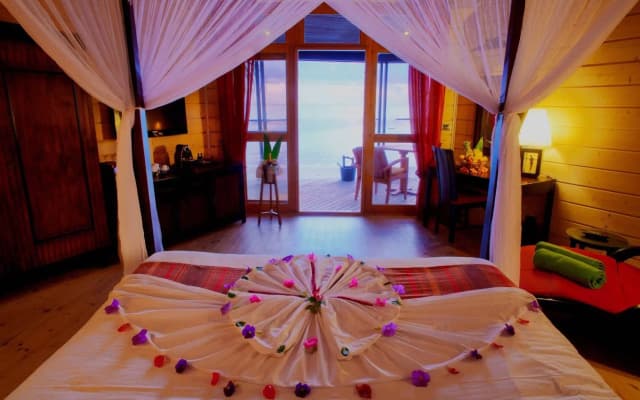 Komandoo Maldives Island Resort - photo 2
