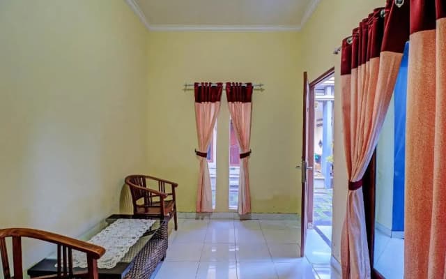Ciung Wanara Guest House - photo 3