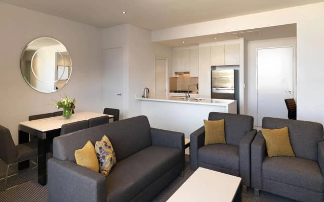 Meriton Suites Chatswood - photo 2