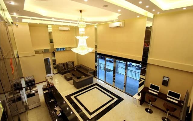 Le Bangkok Hotel - photo 2