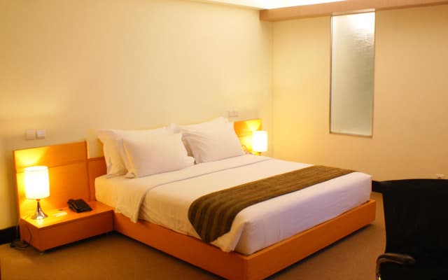 Merlynn Park Hotel - photo 3