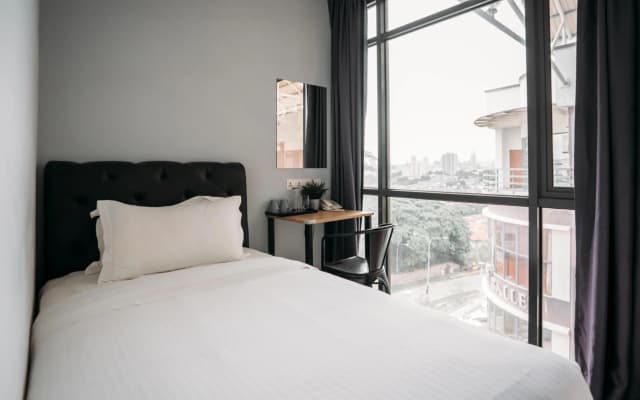 B Lot Hotel - photo 3