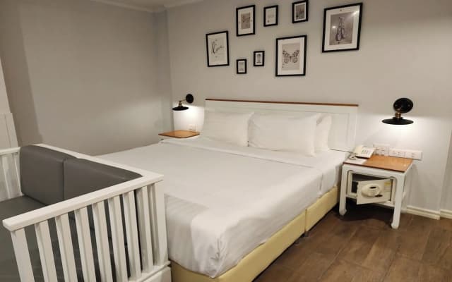J Place Hotel - photo 2