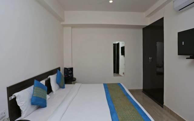 OYO 12171 Hotel Sky View - photo 3