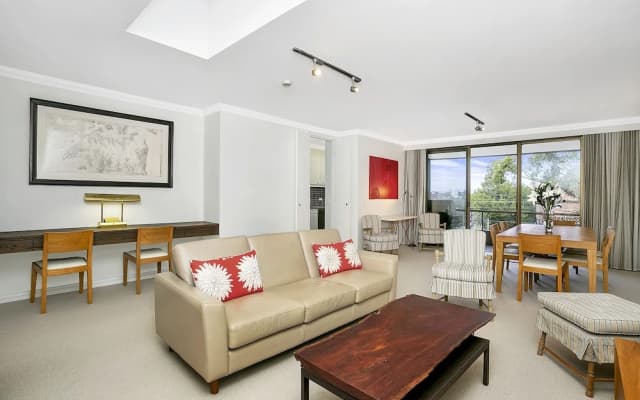 Sunny and Spacious Two Bdr Apt - SPF13 - photo 3
