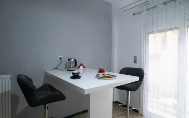 Modern-Lux Central 1 Bedroom Condo - photo 2