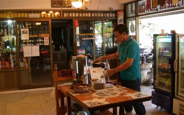 Inthanin Hotel - photo 4