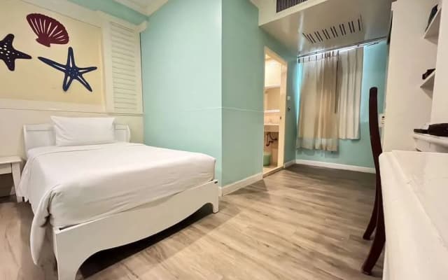 B Buri Hotel - photo 5