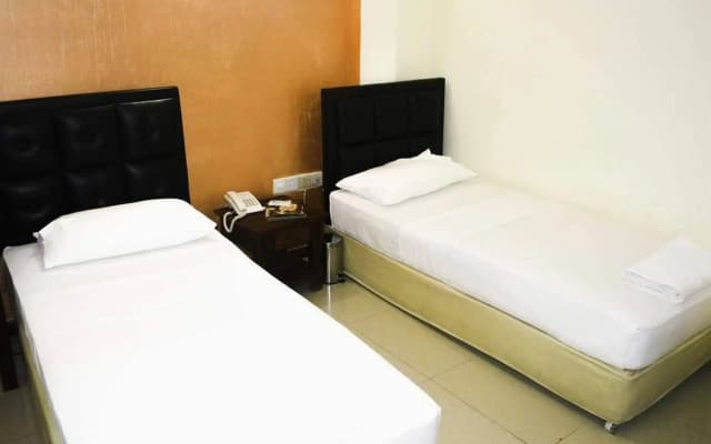 Saasha City Hotel - photo 4