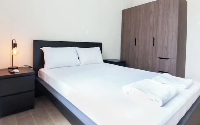 Modern Comfort 1Bd Apt with Balcony - photo 2