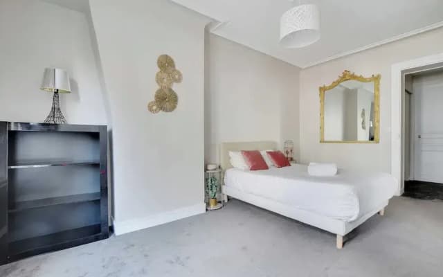 Bright Apartment - 2br-4p - Belleville - photo 2