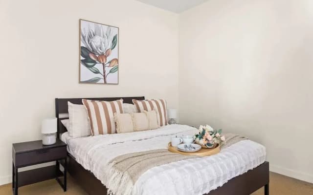 Cozy & Chic 2BR Apt Walk to Melbourne Central - photo 4