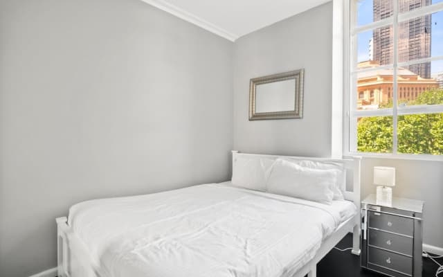 Central 3-bed Apartment in Vibrant Melbourne - photo 4