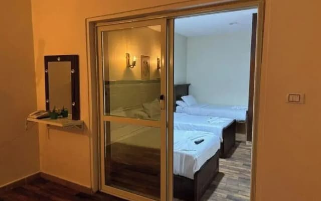 lora Altahrir hotel - photo 4