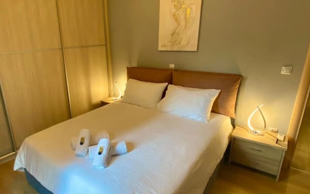 Luxury suite 10’ from the center - photo 2